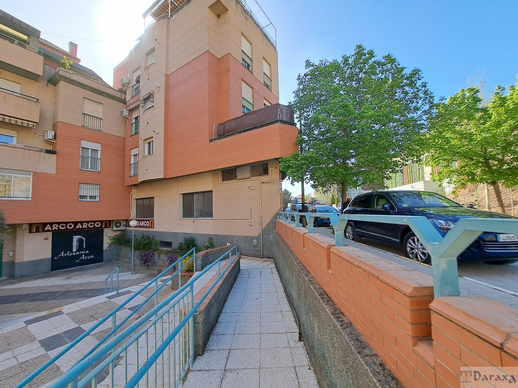 For rent of commercial in Granada