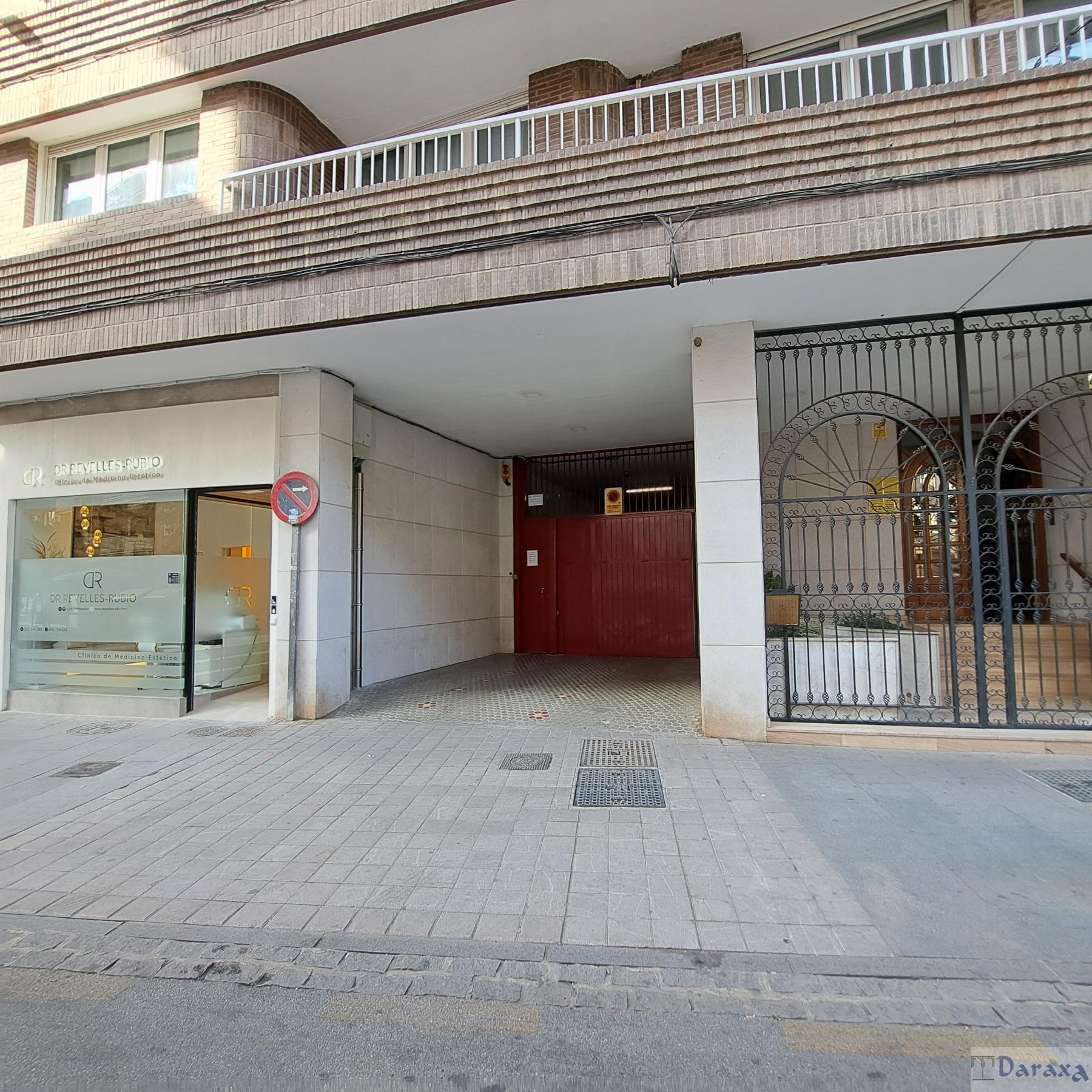 For sale of garage in Granada