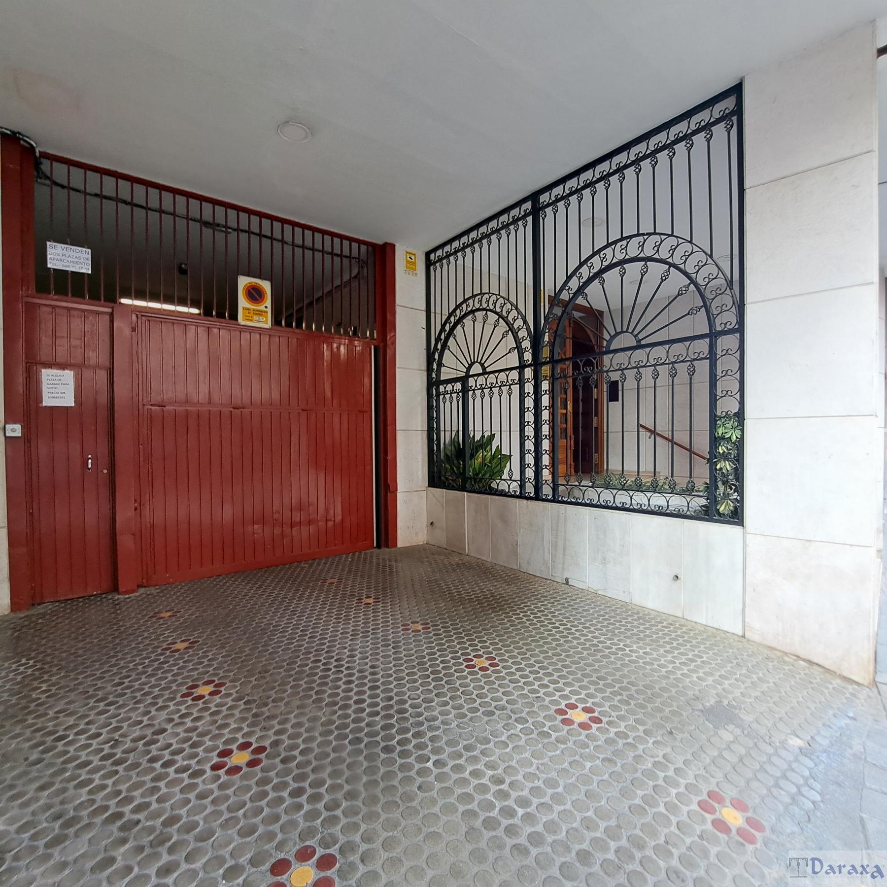 For sale of garage in Granada