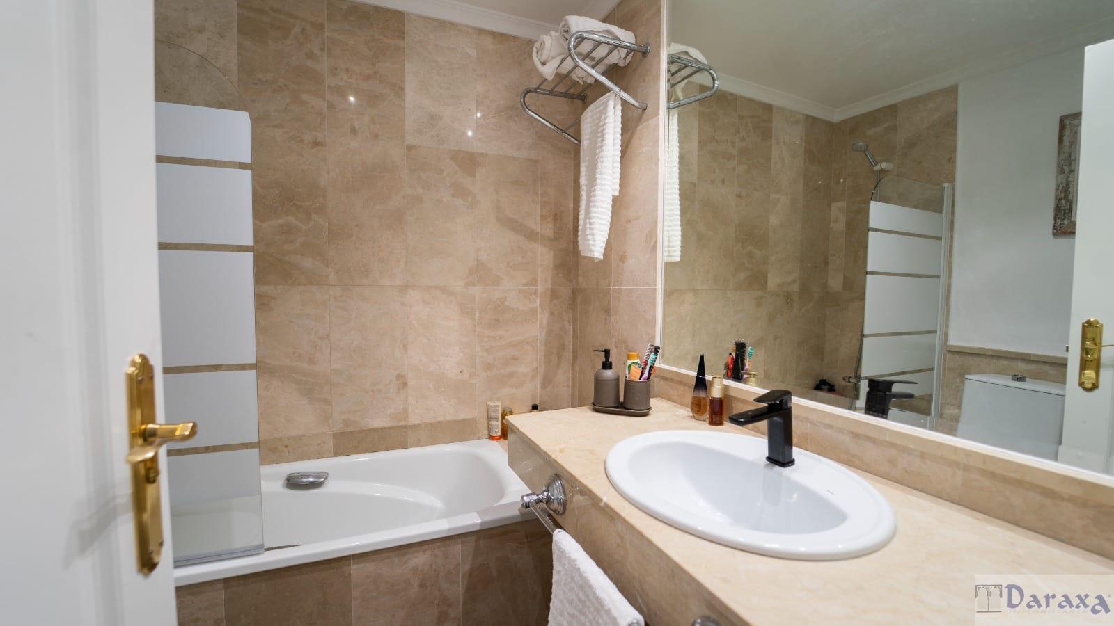 For sale of apartment in Granada