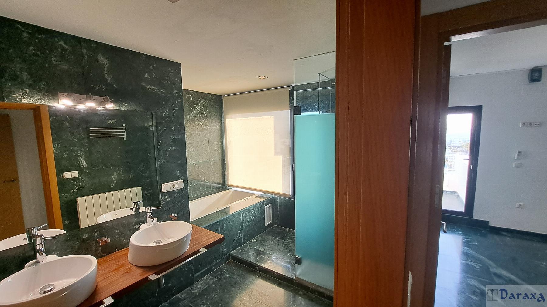 For sale of house in Huétor Vega