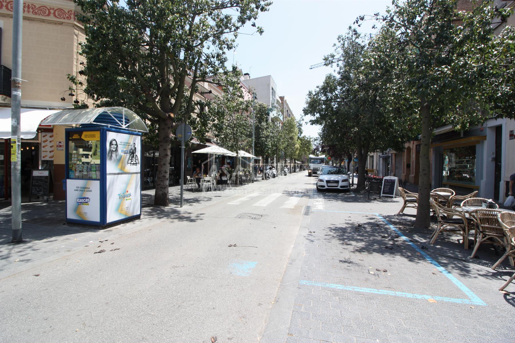 For share of commercial in Sant Adrià de Besòs