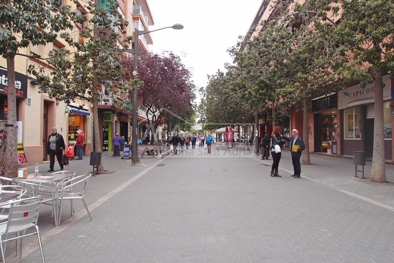 For share of commercial in Sant Adrià de Besòs