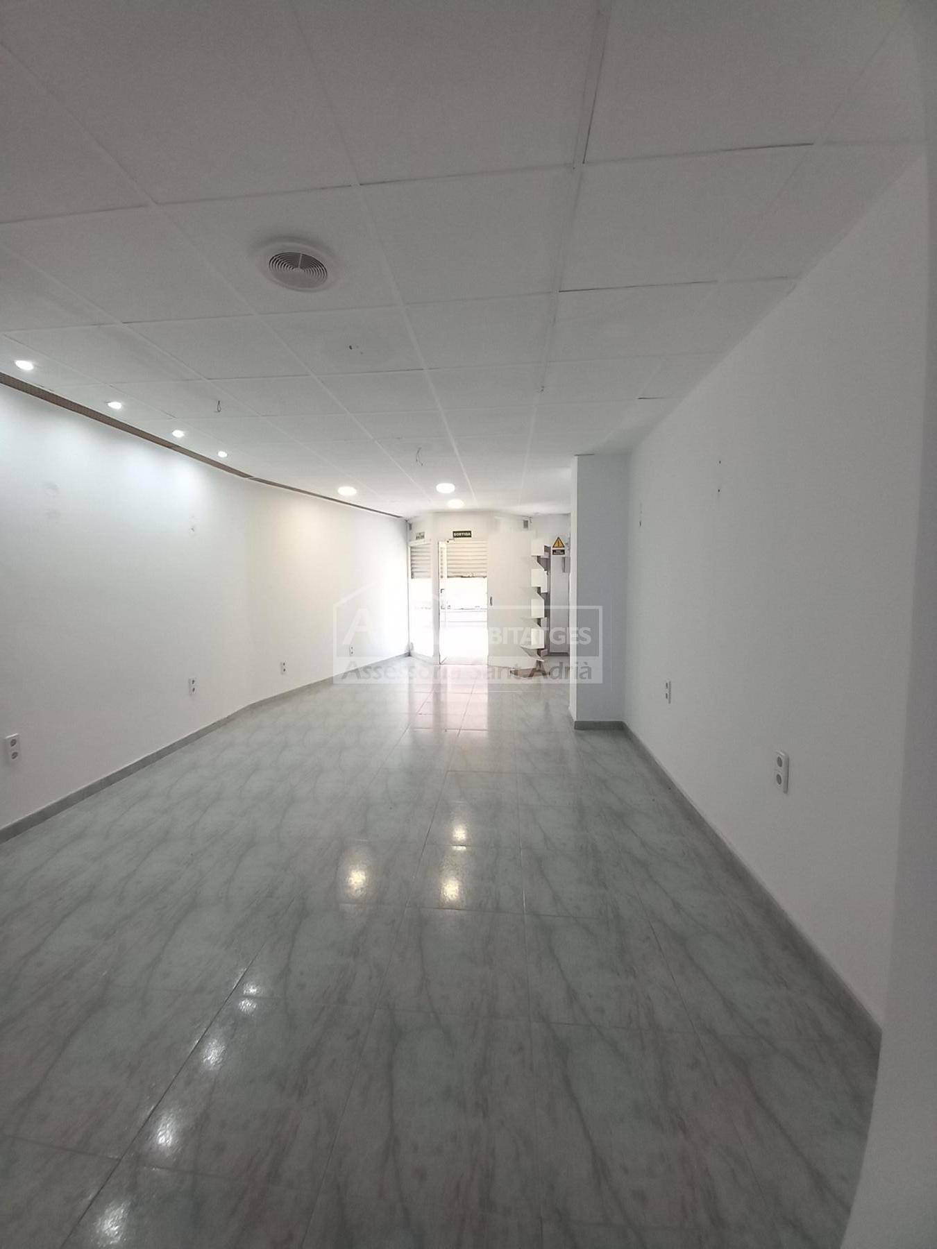 Venta de local comercial en Sant Adrià de Besòs