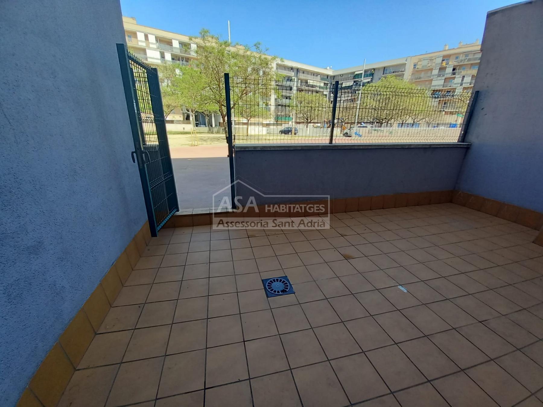 For rent of commercial in Sant Adrià de Besòs