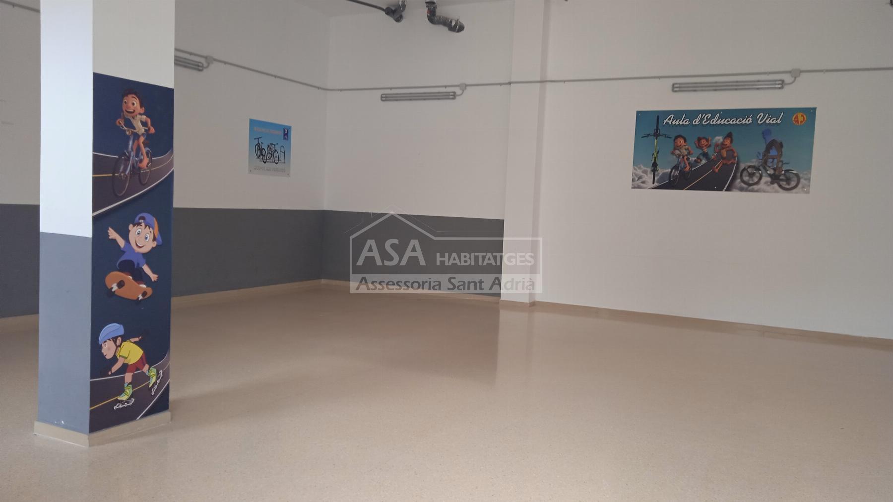 For rent of commercial in Sant Adrià de Besòs