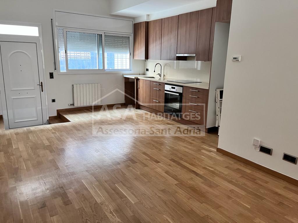 For sale of ground floor in Santa Coloma de Gramanet