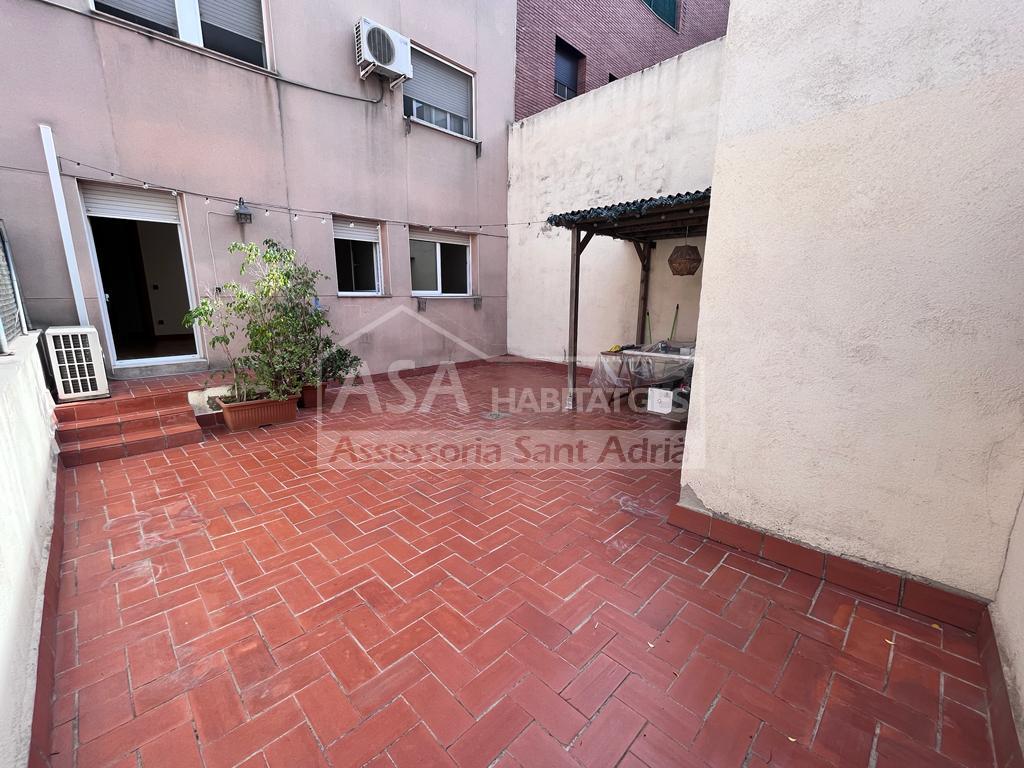 For sale of ground floor in Santa Coloma de Gramanet