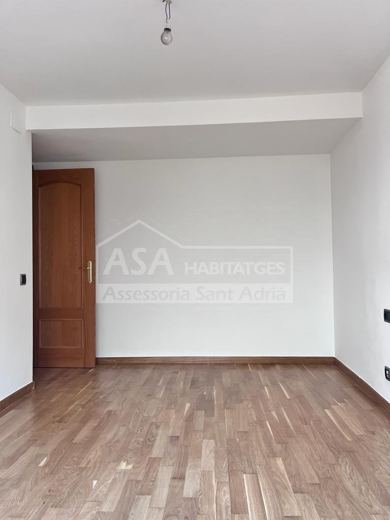 For sale of ground floor in Santa Coloma de Gramanet