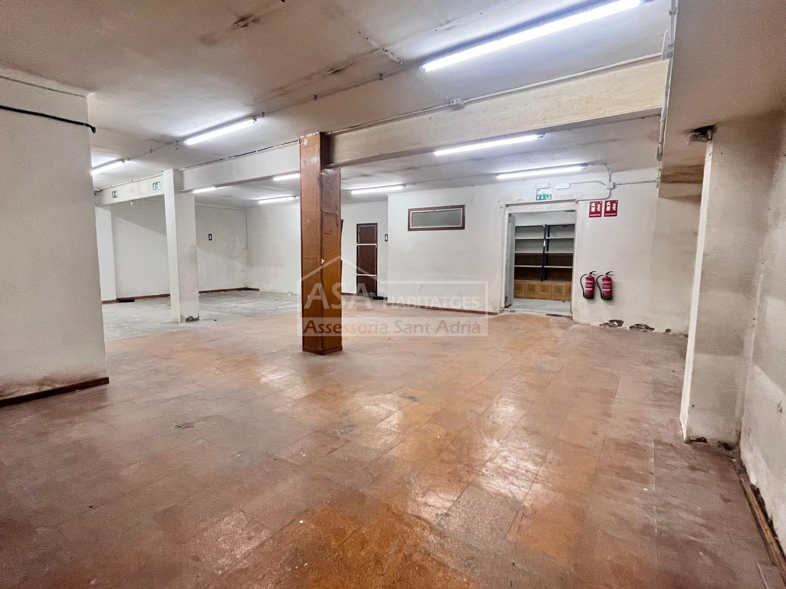 Venta de local comercial en Sant Adrià de Besòs
