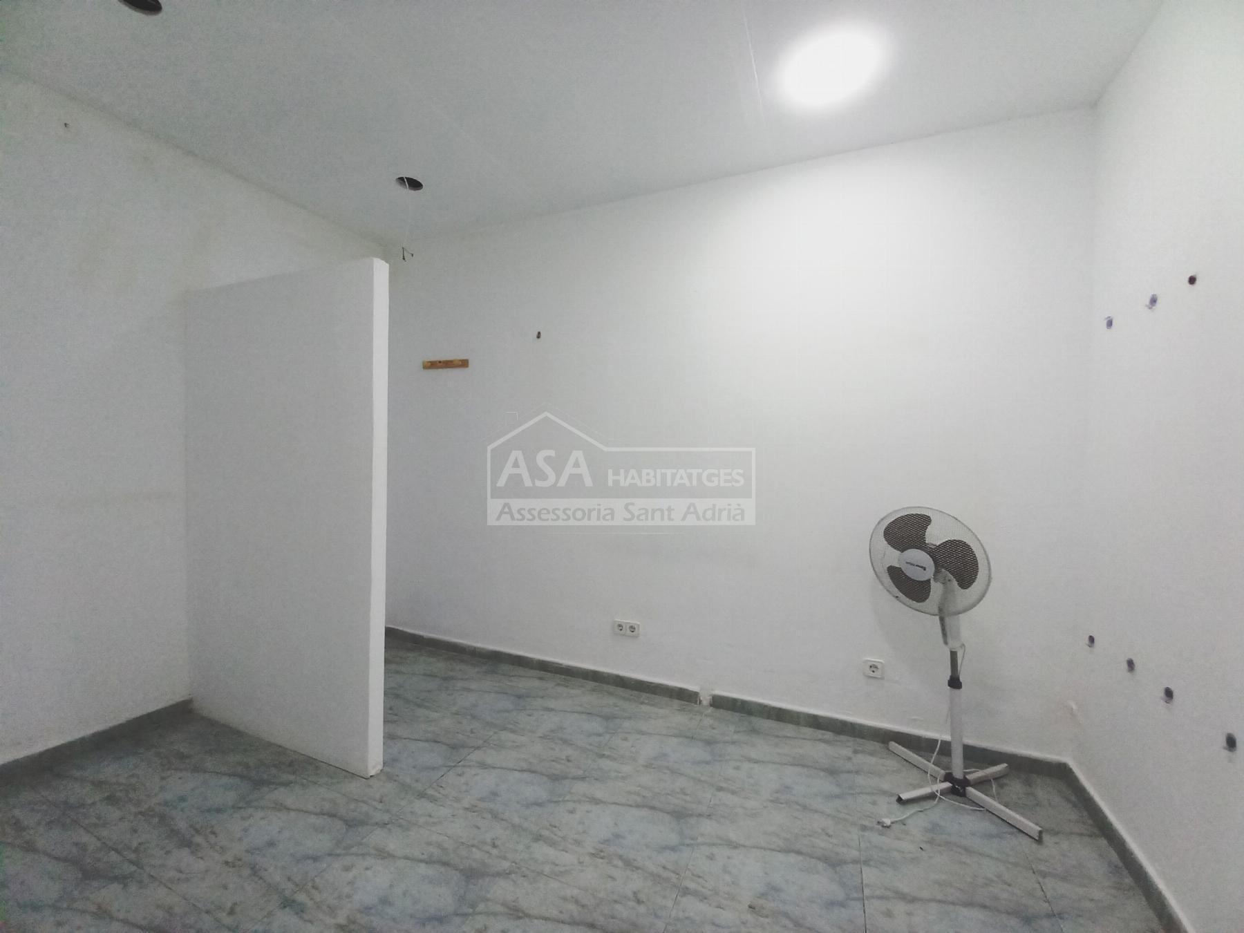 Venta de local comercial en Sant Adrià de Besòs
