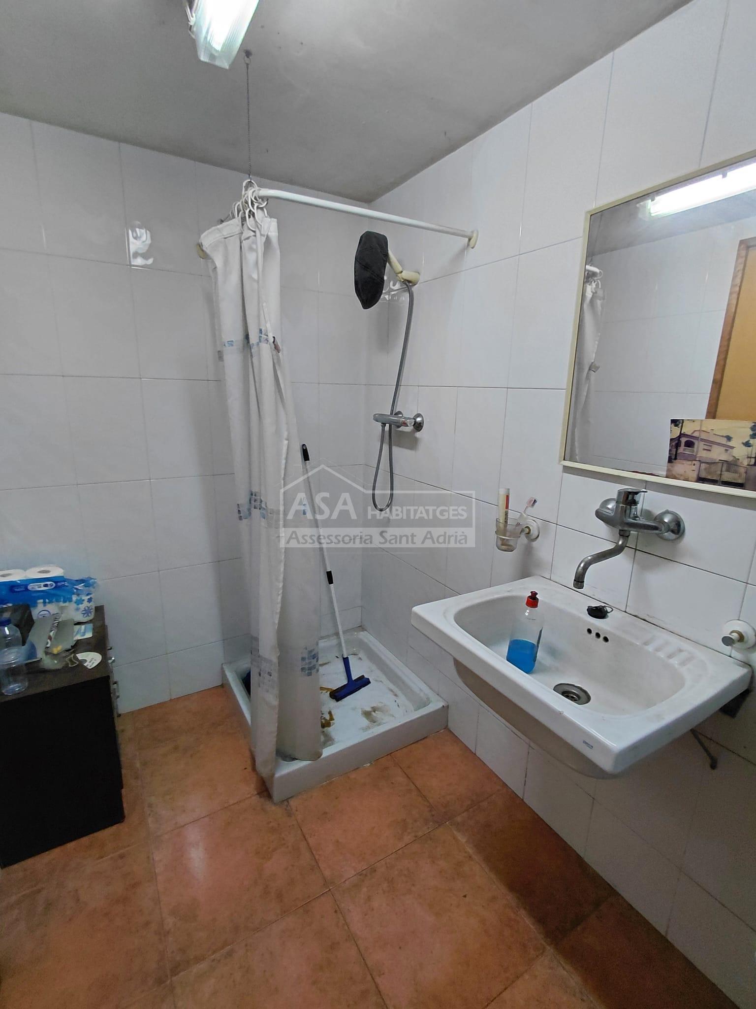 Venta de nave en Badalona