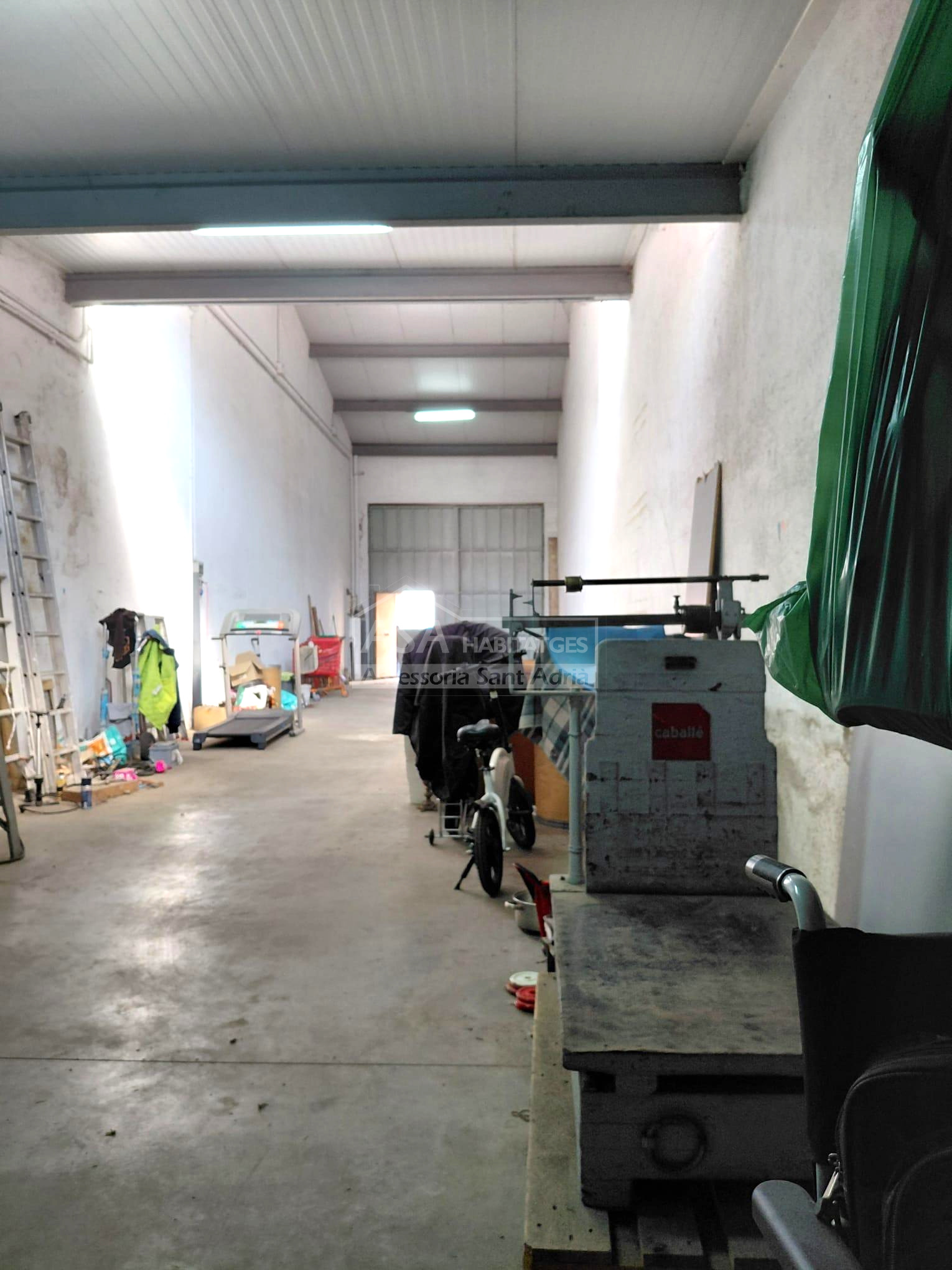 Venta de nave en Badalona