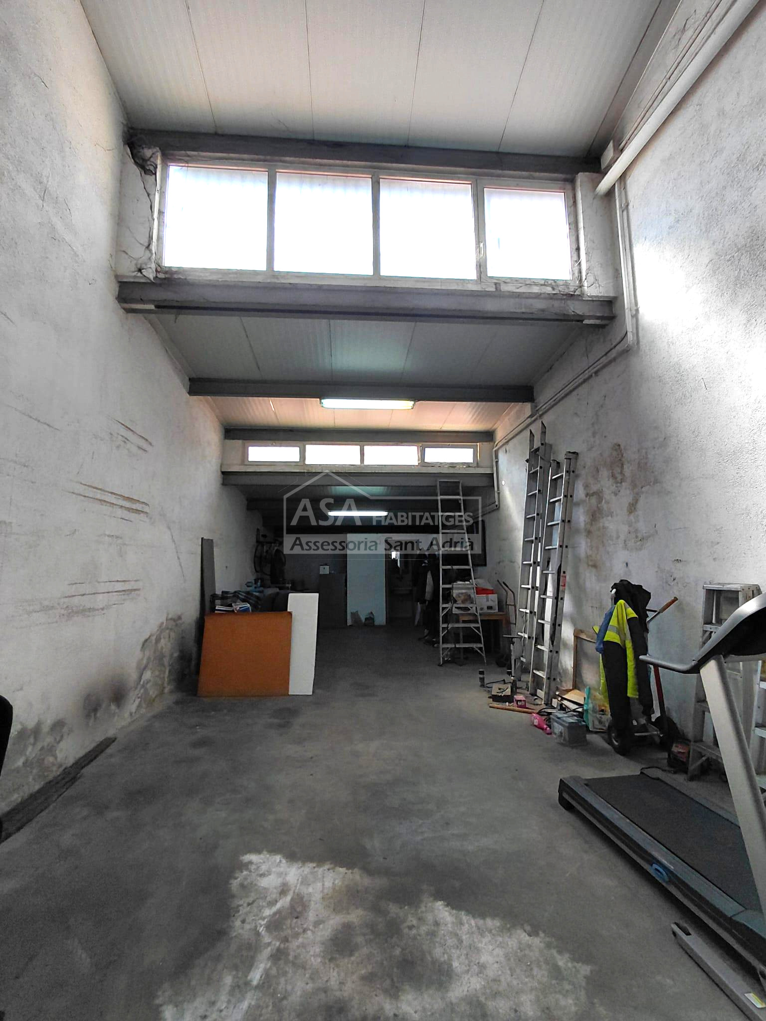 Venta de nave en Badalona