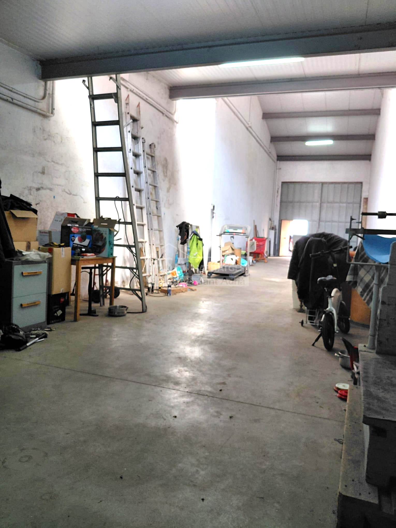 Venta de nave en Badalona