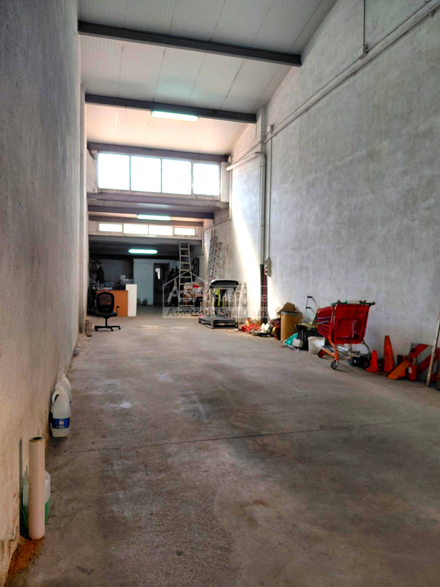 Venta de nave en Badalona