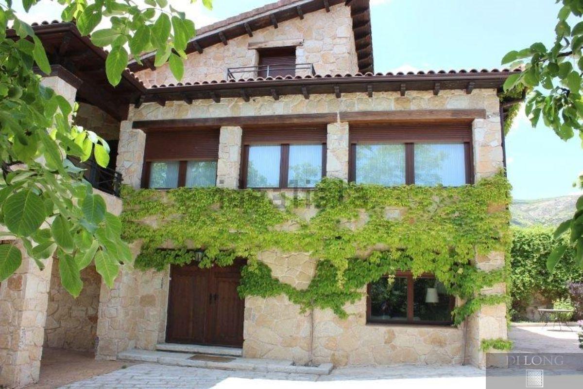 For sale of chalet in Madrid