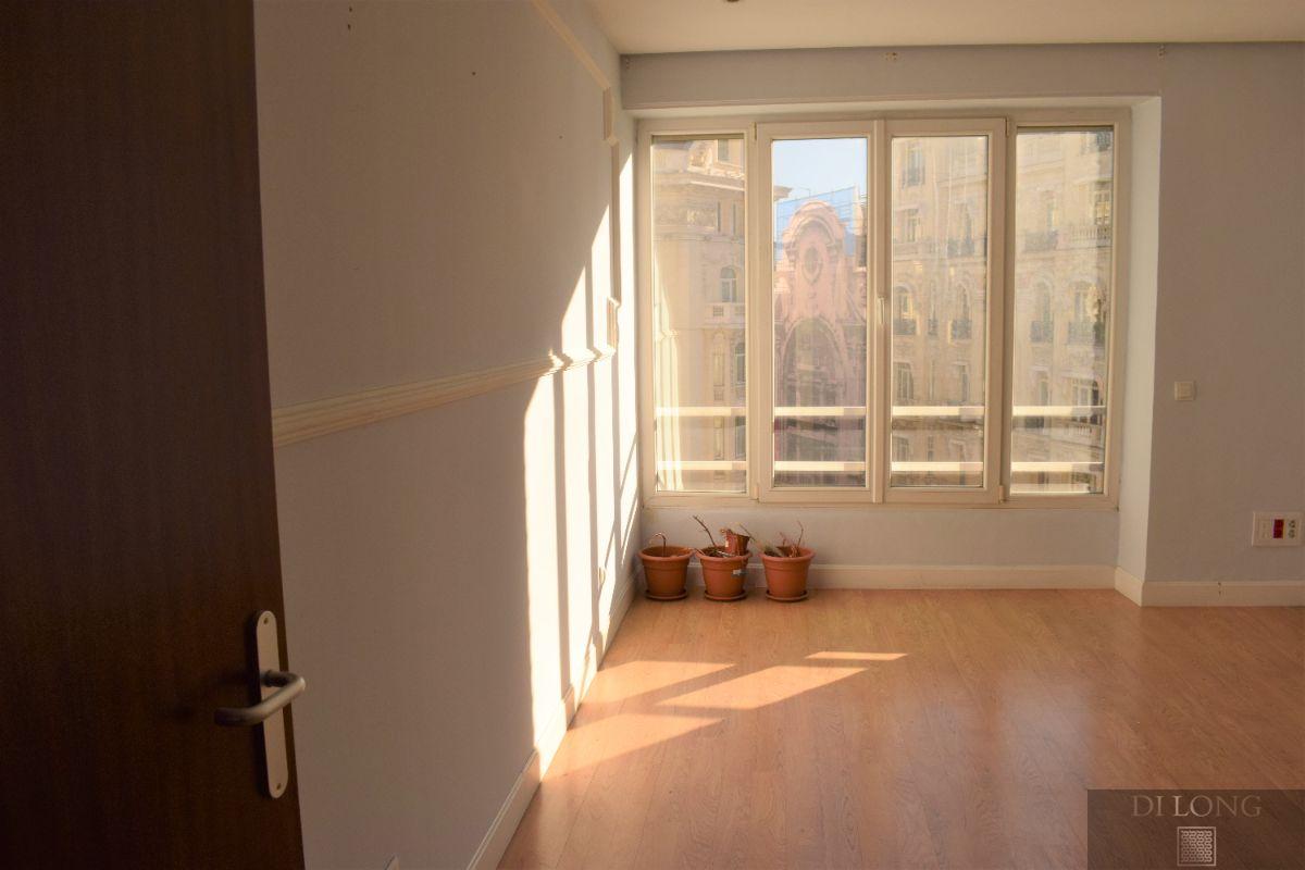 For sale of flat in Madrid