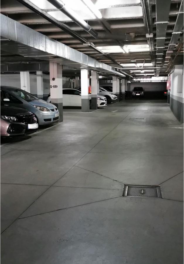 For rent of garage in Madrid