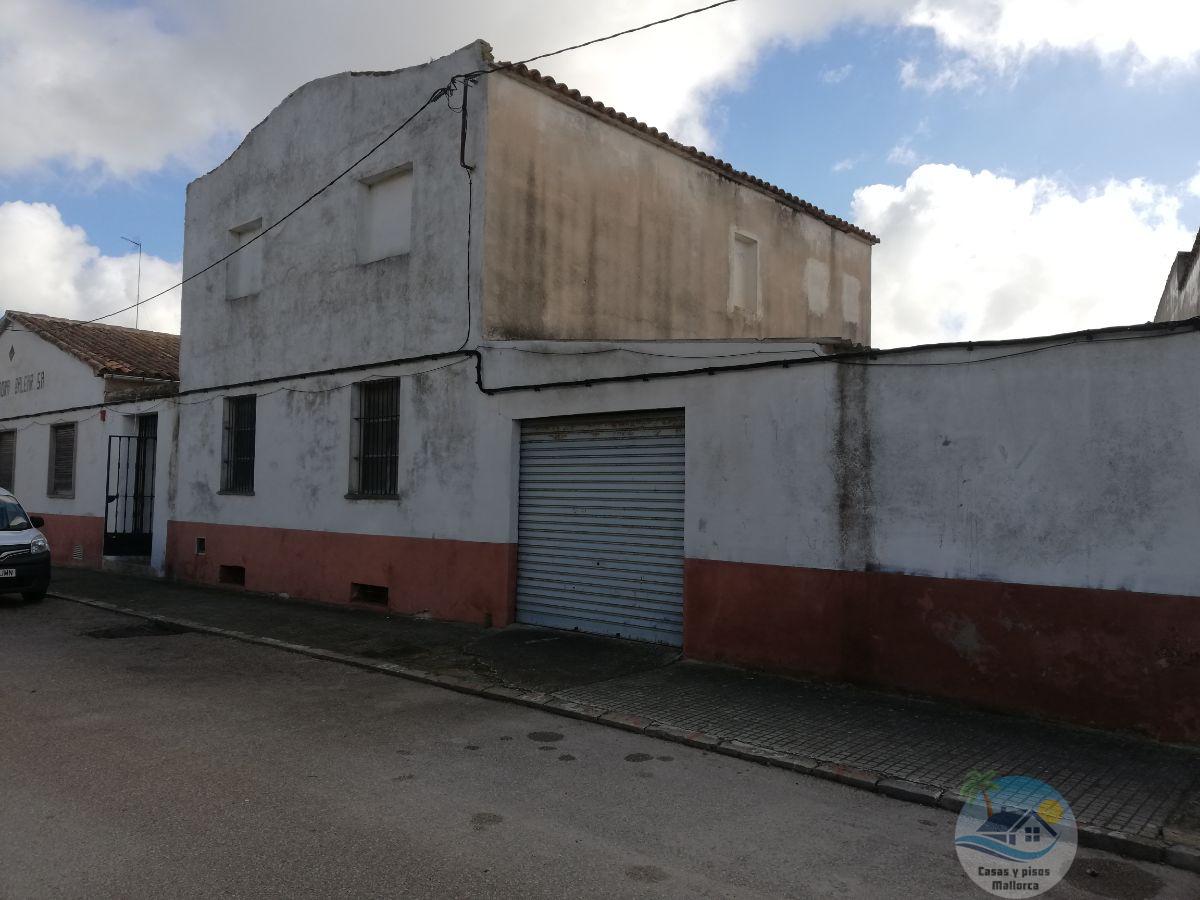 For sale of industrial plant/warehouse in Montuïri