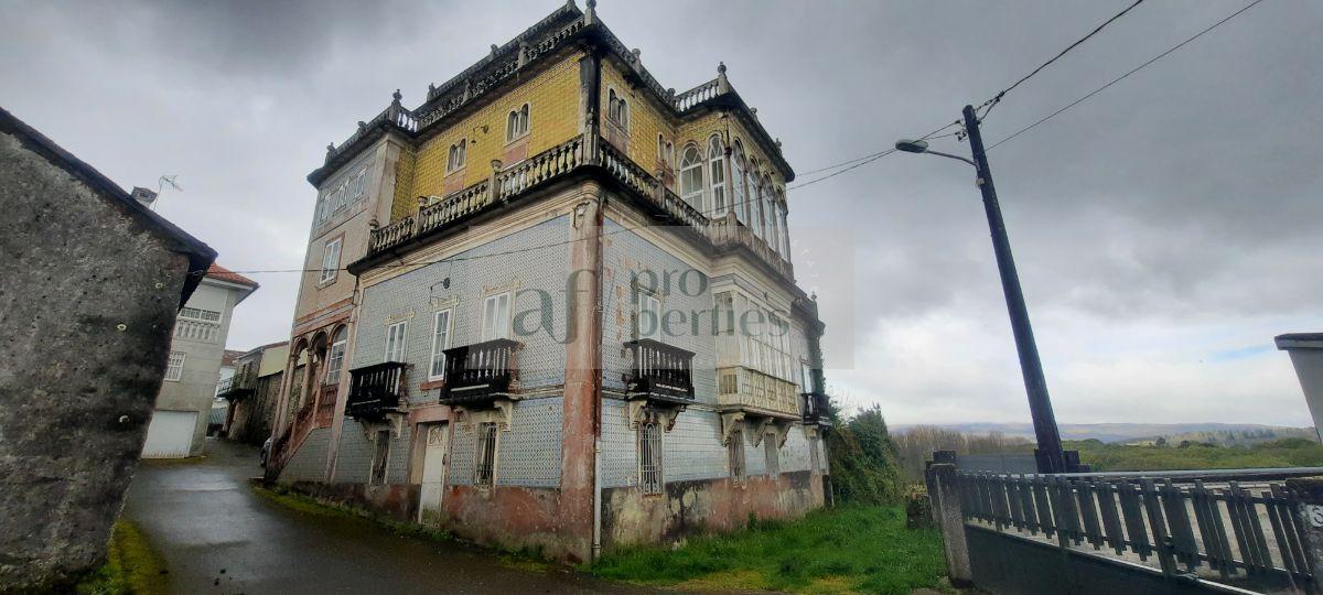 Venda de castelo em Forcarei