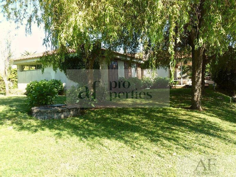 For sale of chalet in Nigrán