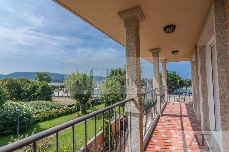 For sale of chalet in Nigrán