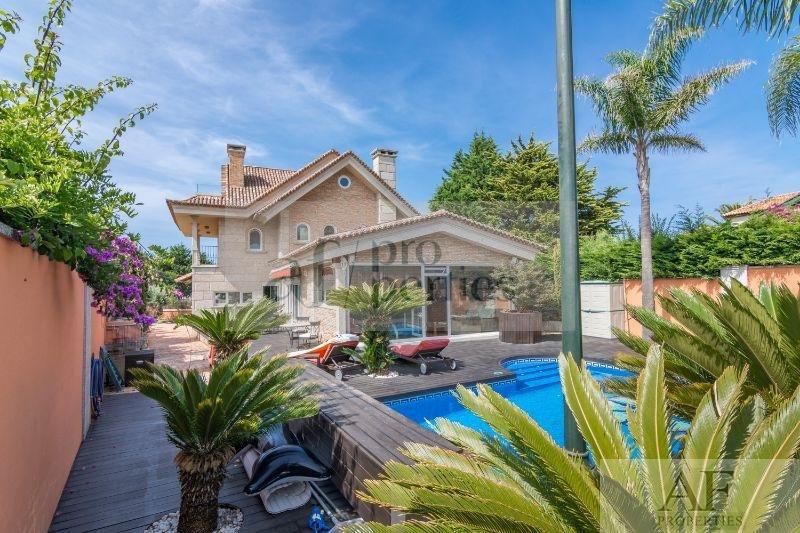 For sale of chalet in Nigrán