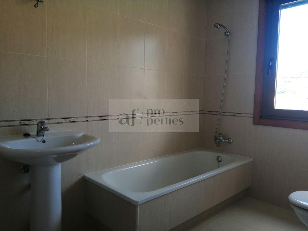 Zu verkaufen von chalet in
 Cangas