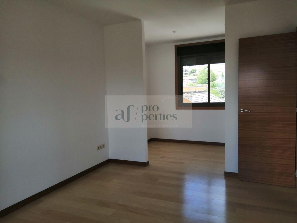 Zu verkaufen von chalet in
 Cangas