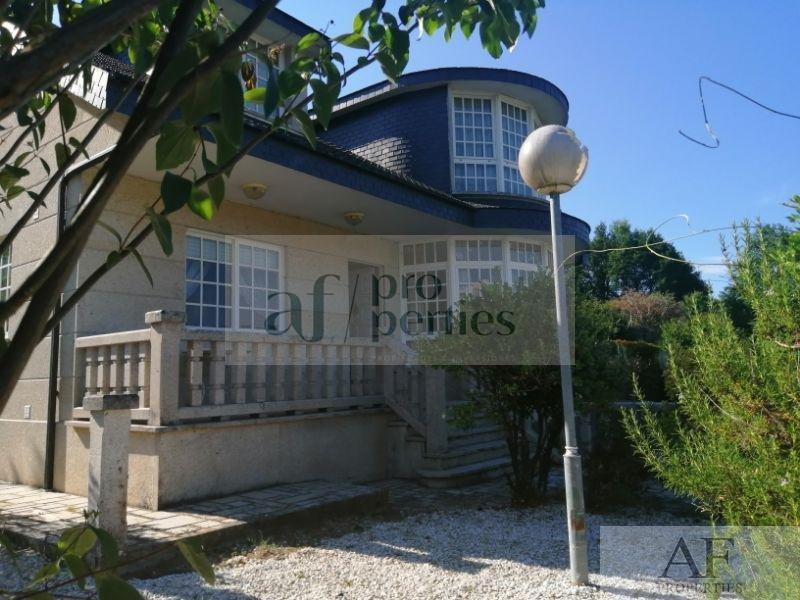 Venta de chalet en Leiro