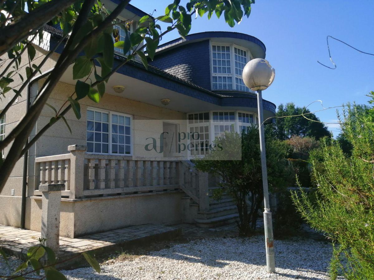 Venta de chalet en Leiro