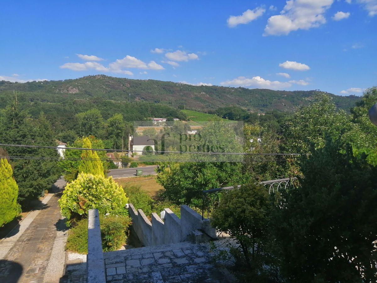 Venda de chalé em Leiro