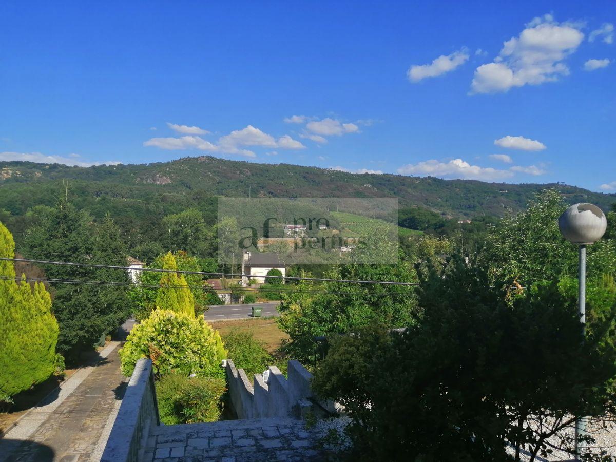 Venda de chalé em Leiro