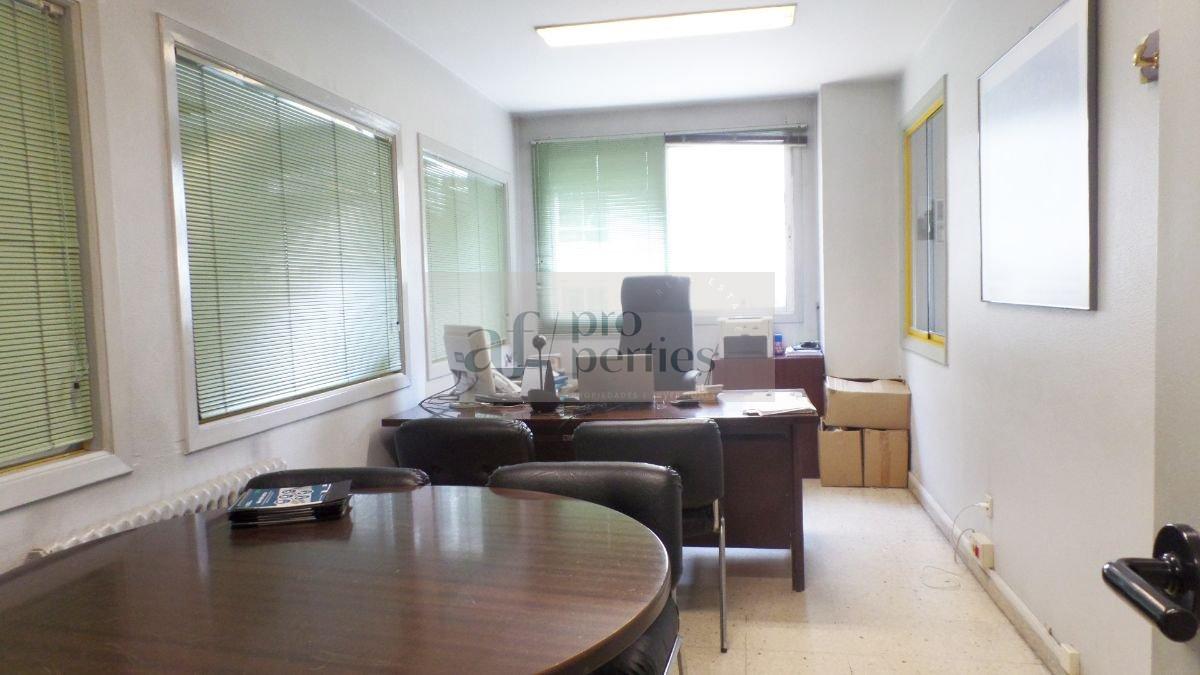 For sale of commercial in Vigo