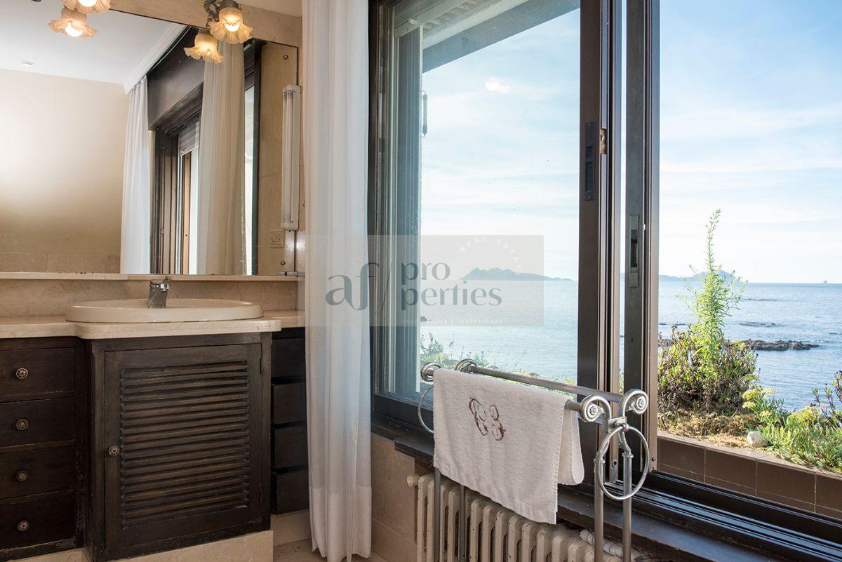 Suite bathroom