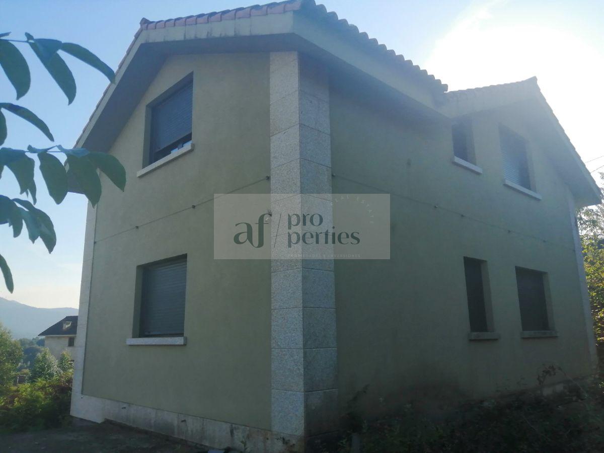 For sale of chalet in Tomiño