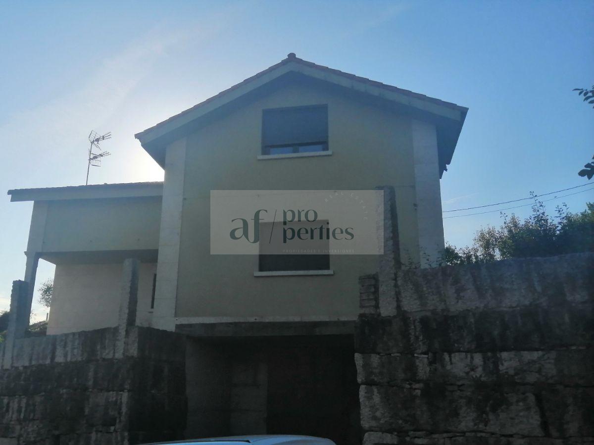 For sale of chalet in Tomiño