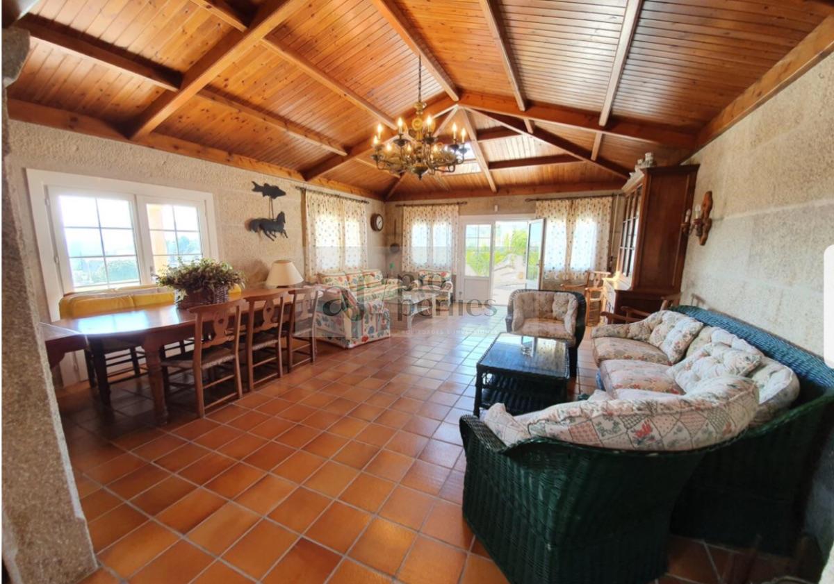 For sale of chalet in Nigrán