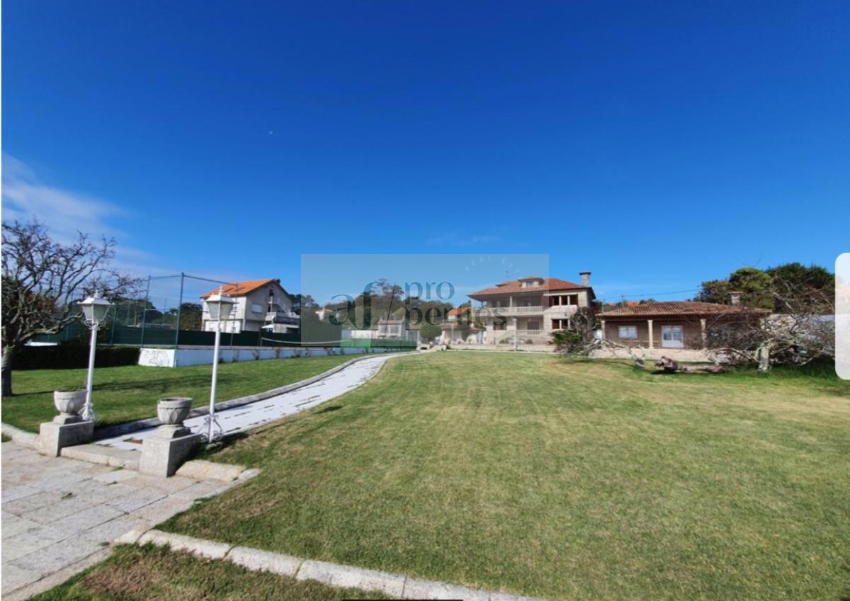 For sale of chalet in Nigrán