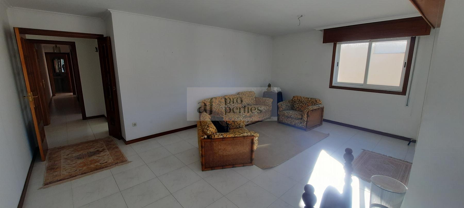 For sale of flat in Sanxenxo
