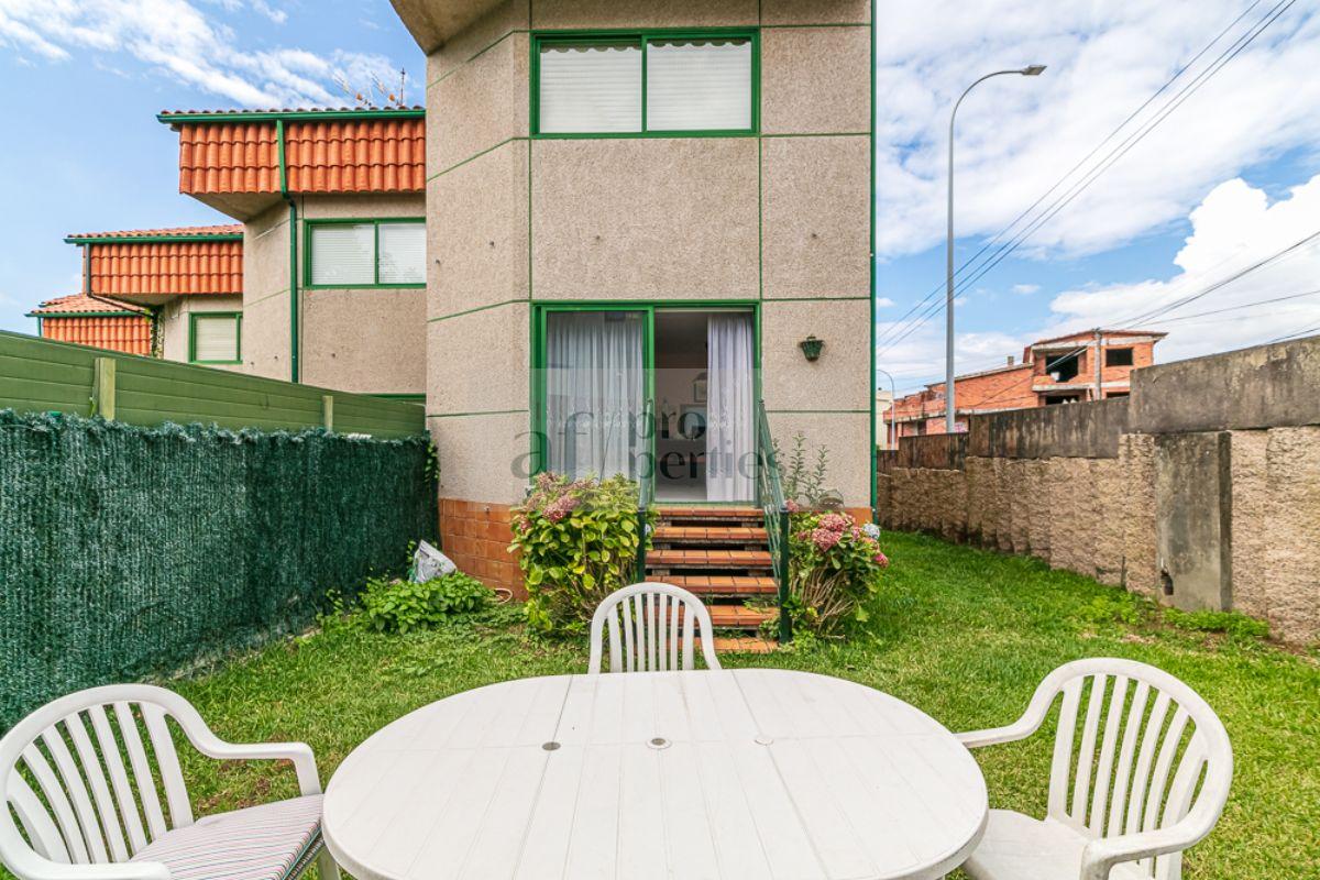 For sale of chalet in Nigrán