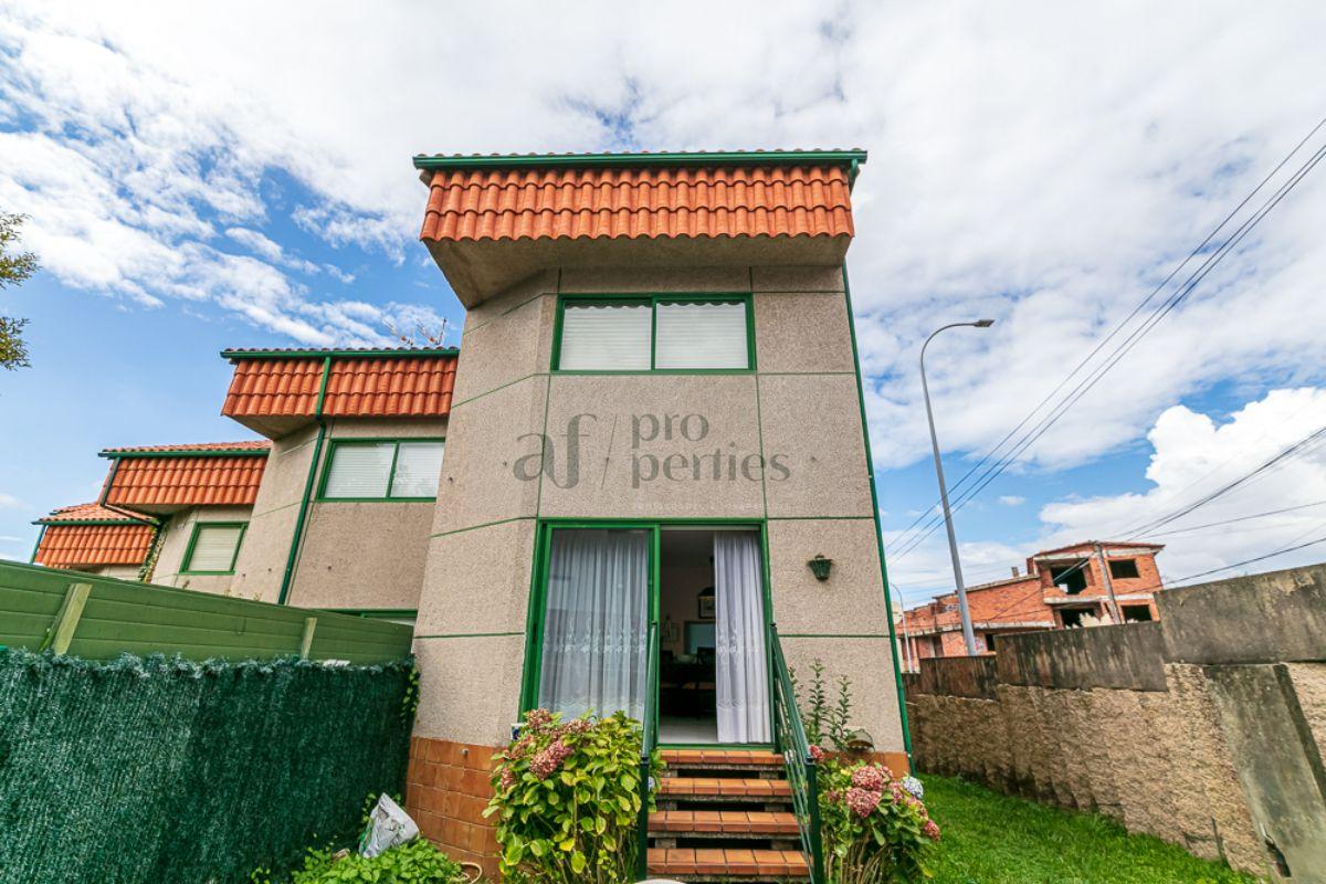 For sale of chalet in Nigrán