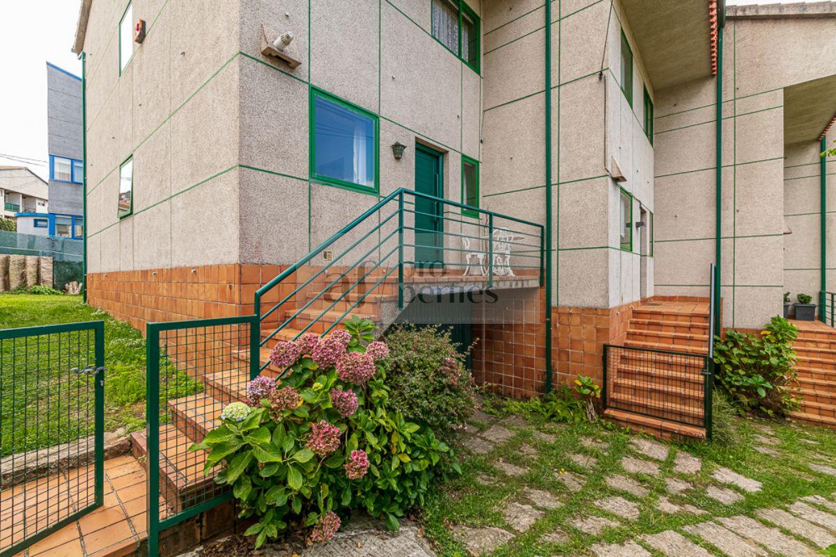 For sale of chalet in Nigrán