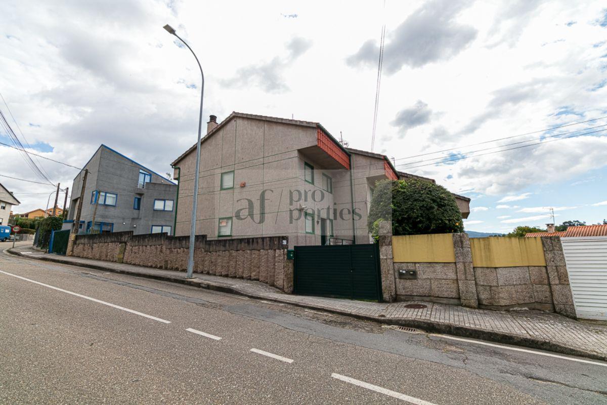 For sale of chalet in Nigrán