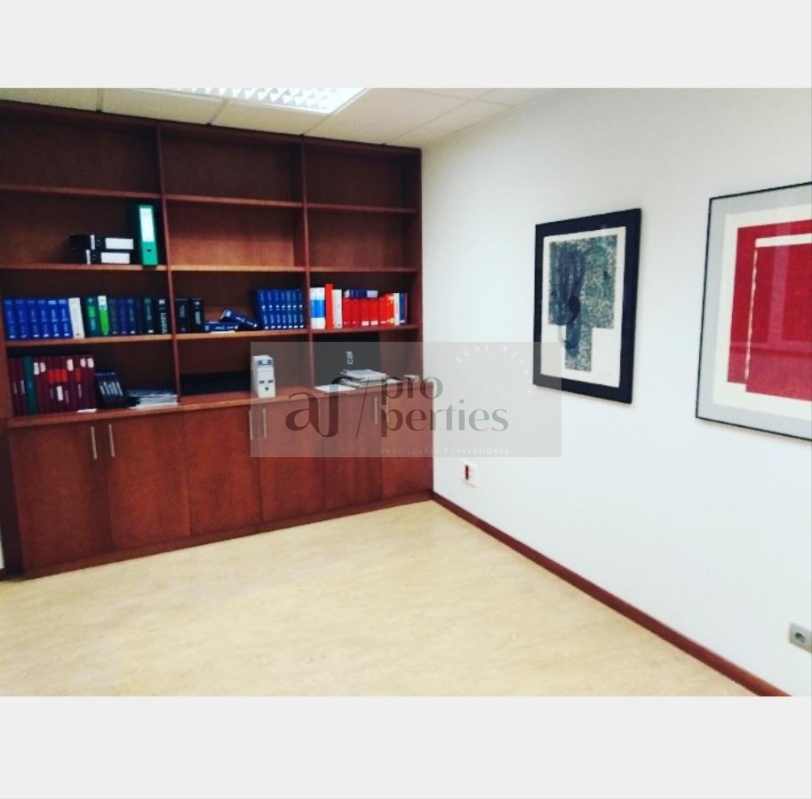 For sale of office in Vigo