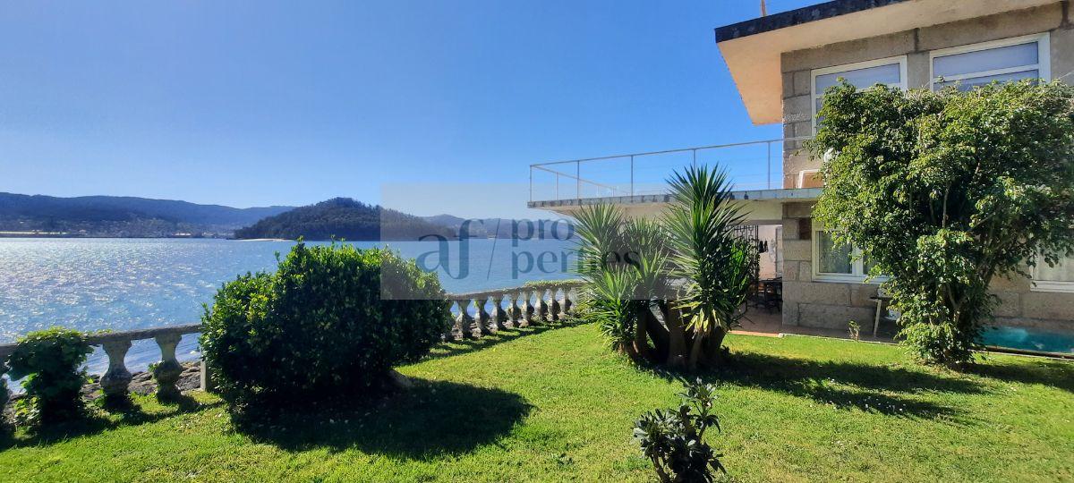 For sale of house in Combarro