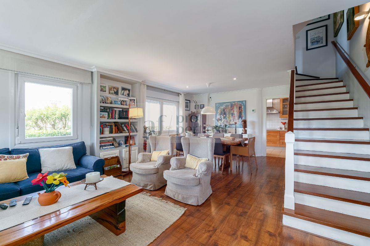 For sale of chalet in Nigrán