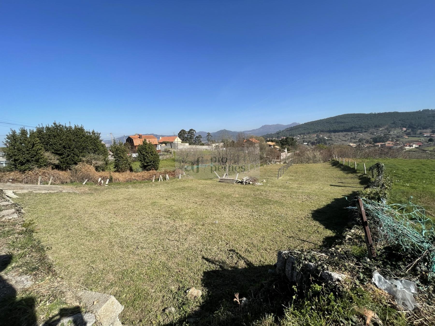 For sale of land in Baiona