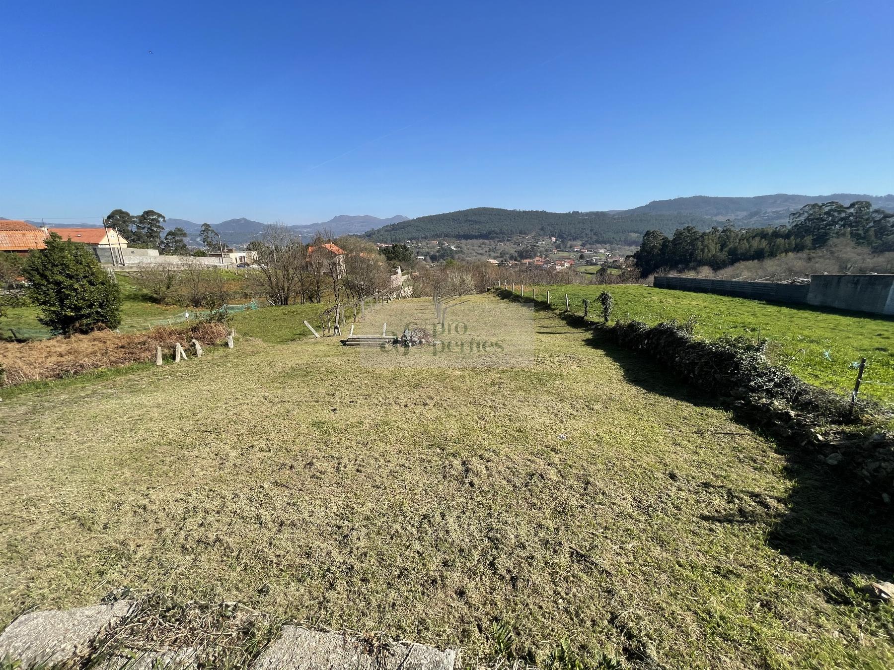 For sale of land in Baiona